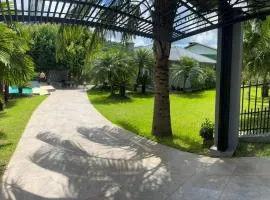 Casa com piscina na terra do Cristo Protetor