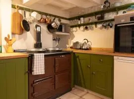 The Old Cookery Cottage & Free Parking