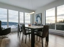 High-End Condo - River View & Lounge
