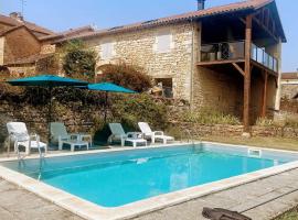 Ancient stone barn luxury renovation, hotel i Montcabrier