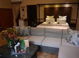 LUXURY EN-SUITE ROOM WITH LOUNGE @ 4 STAR GUEST HOUSE