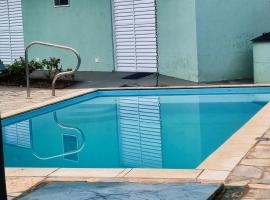 Pousada Encanto das Águas de São Pedro pertinho do Thermas com café, hotel v destinaci Águas de São Pedro