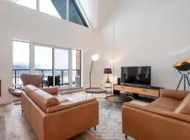 402 - The Penthouse Luxury Condo - View and Pool