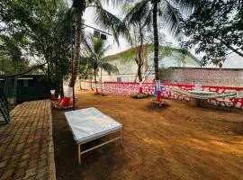 TOMS' Cabin Farmhouse