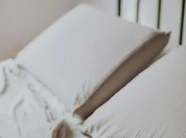 RDC 2 Chambres parfait loisirs et travail, court et long séjour, parking gratuit tram-train, autoroute à proximité