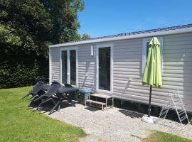 Chalet Super Mercure Camping Scheldeoord, khách sạn ở Baarland