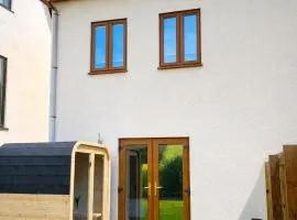 Luxury 3 Bedroom Welsh Valley Retreat With Superfast Wifi