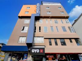 Hotel O Apex Hotel، فندق في Baharampur