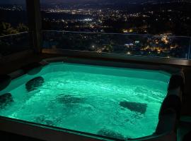 Großes Haus mit traumhaftem Ausblick โรงแรมในเยโอริยิอูโปลิส