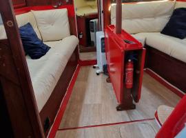 셰르부르 앙 코탱탕에 위치한 배리어프리 호텔 Voilier familial Cockpit Spacieux et Salon Panoramique, vue mer &agrave; 360 Netflix Parking