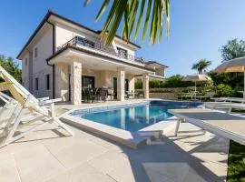 Luxury Villa Laura with Jacuzzi in Malinska