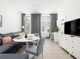 Cozy Studio with Workspace Near the Beach by Noclegi Renters