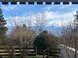 Charmant appartement et jardin, hotel i Saint-Ismier