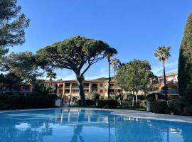 LA BADINE Accés direct à la plage clim balnéo piscine, hotel a Hyères