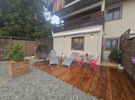 Appartement avec terrasse et parking Privé, hotel i Aigueblanche