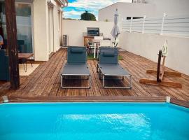 Villa entière piscine proche Montpellier et plages、Cournonterralのホテル