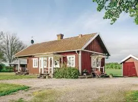2 Bedroom Cozy Home In Lyrestad