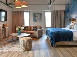 Walnut Bistro & Suites