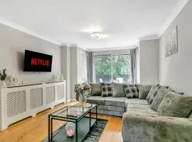 5 Bedroom Contractor Relocation stay with fast WIFI Weekly & Monthly Surrey