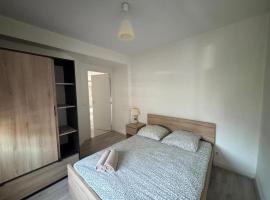 Logement cosy avec ascenseur، فندق في كليرمون فيران