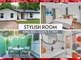 Modern Studio Unit Near Downtown, King Bed, WiFi