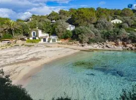 Beachfront Villa in Binisafuller with 4 Bedrooms and Direct Sea Access