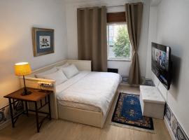 Double Room near Lisbon & Sintra, готель у місті Келуш