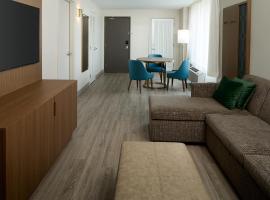 Holiday Inn & Suites Montreal Airport by IHG, hotel a Dorval