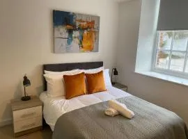 Prime Old Town Ste Near Rail Links & Business Hub