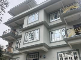 The Attic Lodge & Homestay, lodge i Yangang