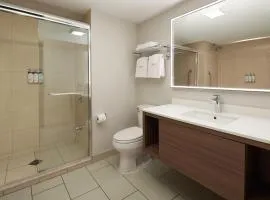 Holiday Inn & Suites Montreal Airport by IHG