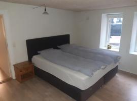 Stor lejlighed ved togstation, ξενοδοχείο στο Βίμποργκ