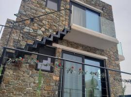 La Mer Villa - Entire Cottage, ξενοδοχείο στο Πλωμάρι