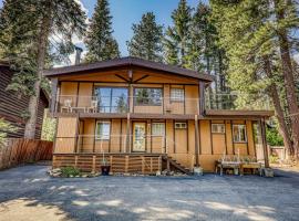 Retreat with Private Hot Tub steps North Lake Tahoe, hotel en Carnelian Bay