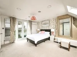 Spacious 5-Bedroom Windsor House Near Castle, Legoland & Heathrow
