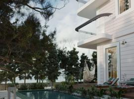 Beachfront BLUE WAVE SPA VILLA in Private Villa Resort Qerret, Albania, hotel a Golem