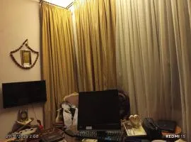 King room in downtown cairo besaid AUC UNIV IN EGYPT and besaid old mussem and all servies amazing locations all