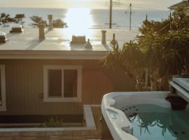 Modern Cayucos Bungalow - Ocean Views and Hot Tub, hotell sihtkohas Cayucos