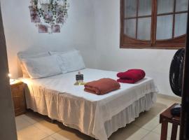 QUARTO Top Acolhedor em São Pedro da Aldeia, hotel u gradu Sao Pedro da Aldeja