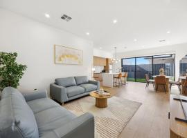 Brand New Creamwood Retreat in Fulham Gardens, Hotel in Seaton