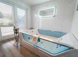 Ben View Room and Jacuzzi Bath
