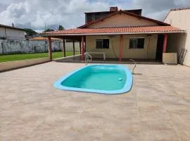 Casa ampla - piscina, área gourmet e confortável