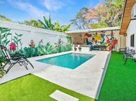 Modern 4BR Home, Pool, Parking, Walk To The Beach