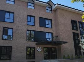 MIK Hotel Korce، فندق في كورتشي