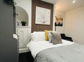 Studio 2 Worcester House with Free Parking