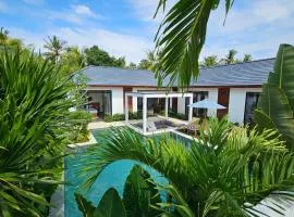 Private Villa with 60 m2 Infinity Pool 70m from Beach West Bali