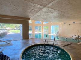 Viesnīca Howard Johnson Pilar Resort Spa & Convention Center pilsētā Pilara