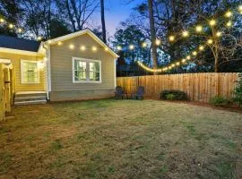 Separate fenced yard, Kng bed, Workspace w/monitor