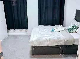 Cosy stylish Double bedroom in central Dartford