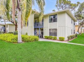 Charming Condo w/ Pool – Close to the Beach, Near Lighthouse & Downtown, hotell sihtkohas St. Augustine